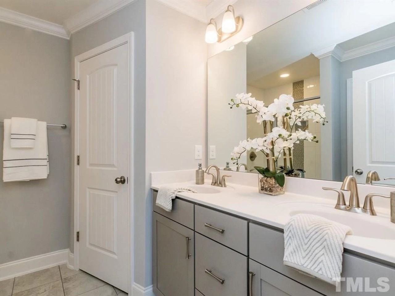 1305 Scholar Dr - Photo 7 of 20