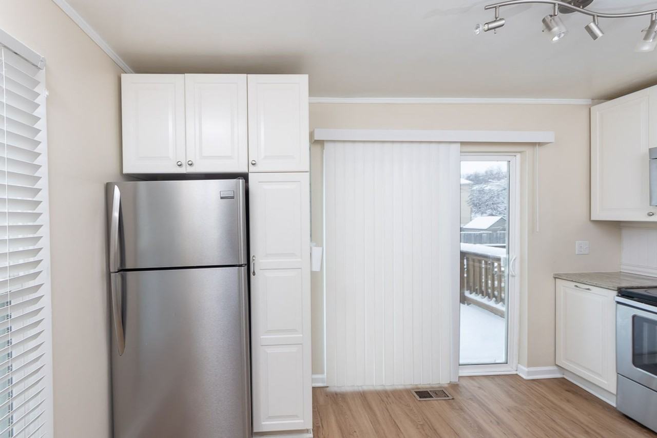 1 Robinway Ct - Photo 3 of 20