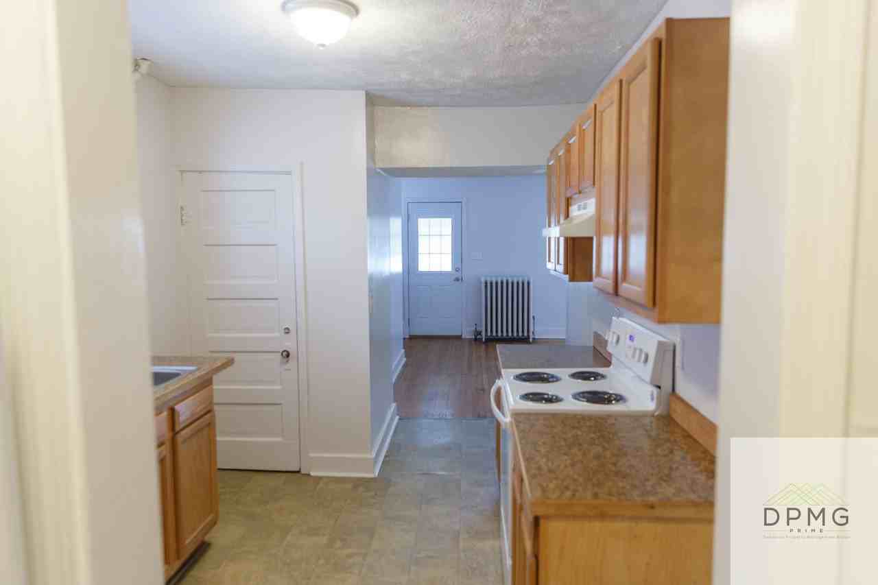 323 W Madison St - Photo 2 of 15