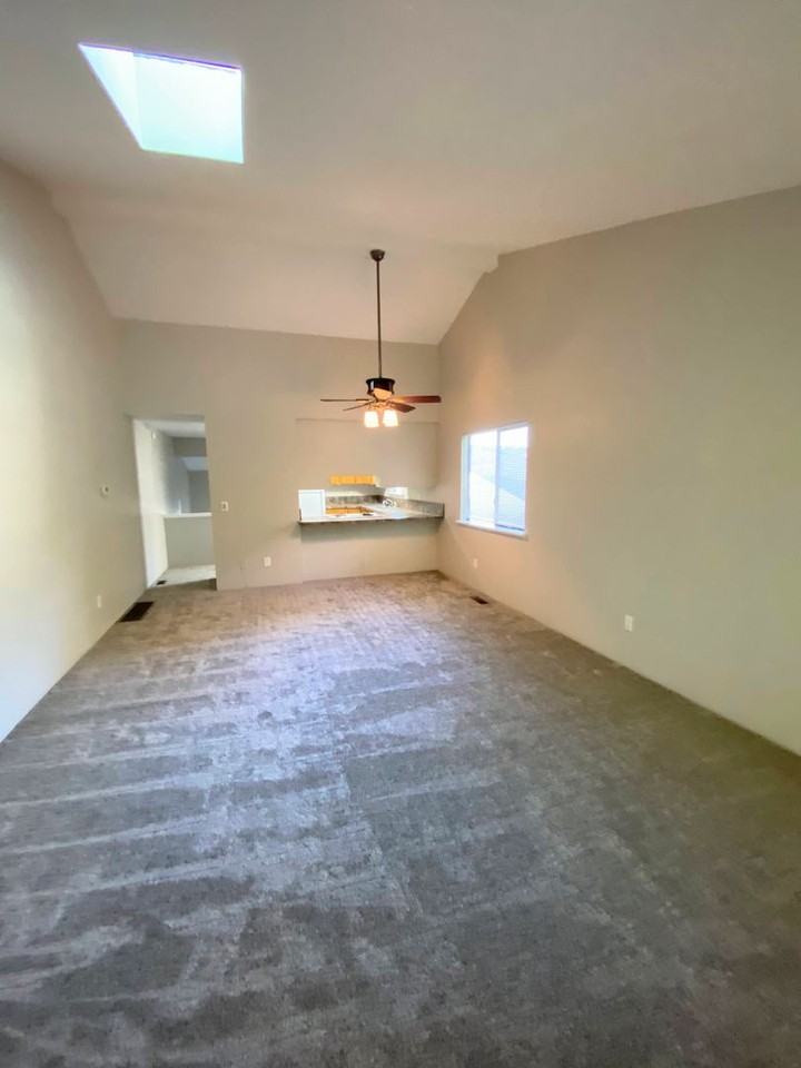 17930 Oatfield Rd - Photo 3 of 18