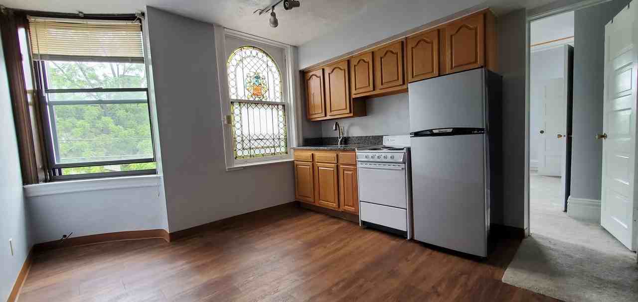 304 S Graham St #2A - Photo 2 of 10