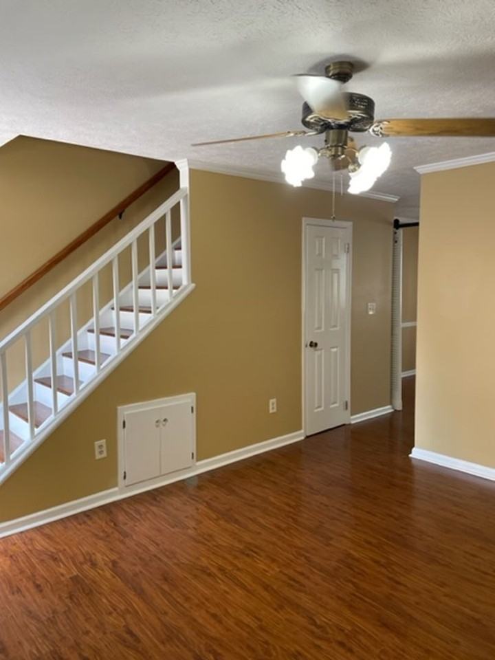 1546 Elizabeth St - Photo 2 of 16