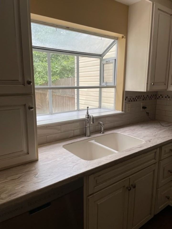 1546 Elizabeth St - Photo 4 of 16