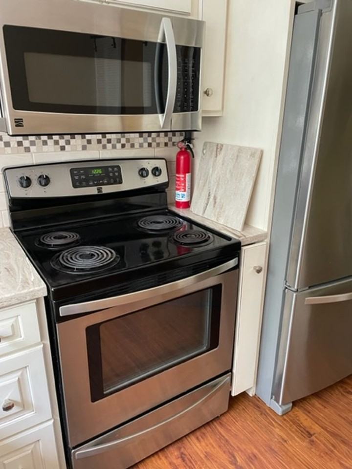 1546 Elizabeth St - Photo 5 of 16