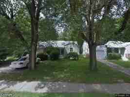 featured image of 1227 E Harrison St