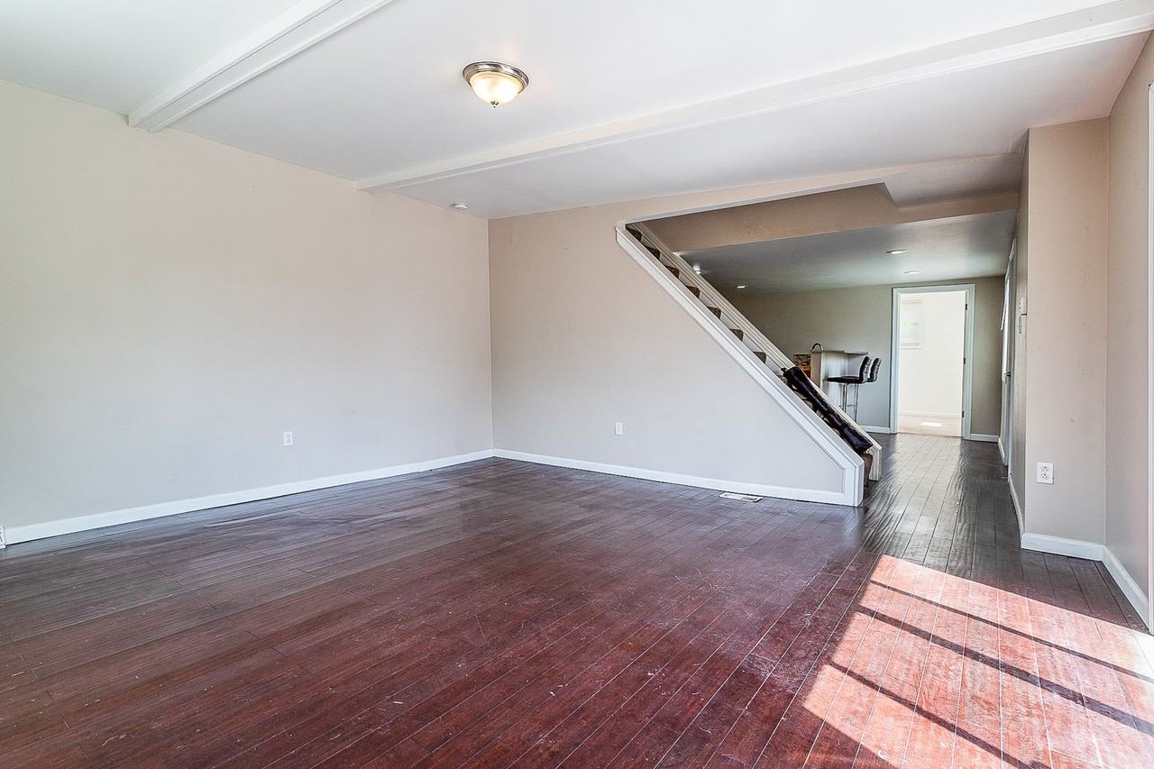 635 Mclain St - Photo 4 of 16