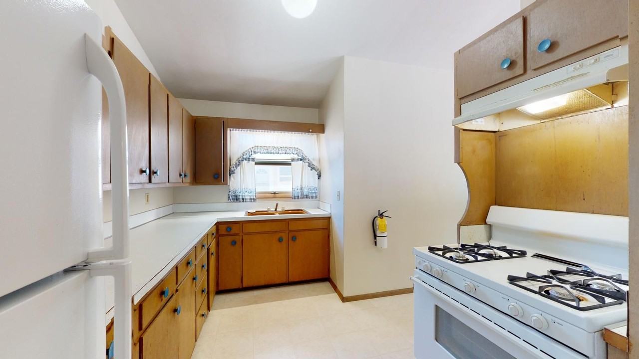 929 Garfield Ave - Photo 2 of 21