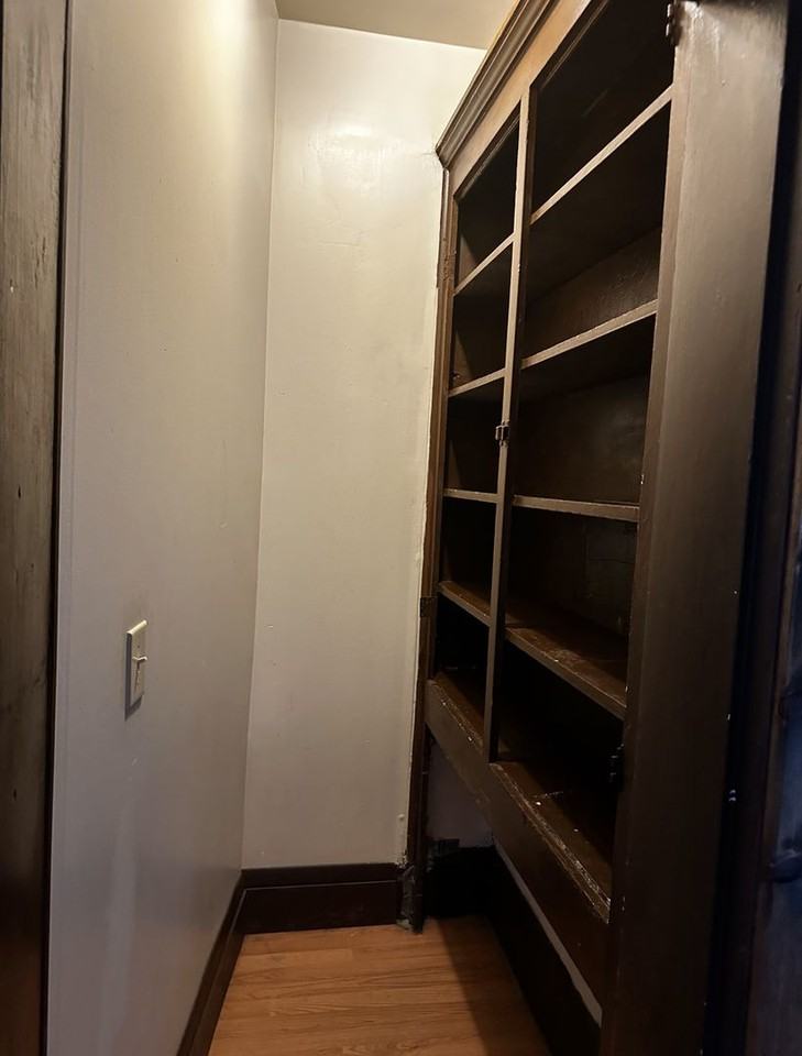 1638 Summit St - Photo 5 of 12