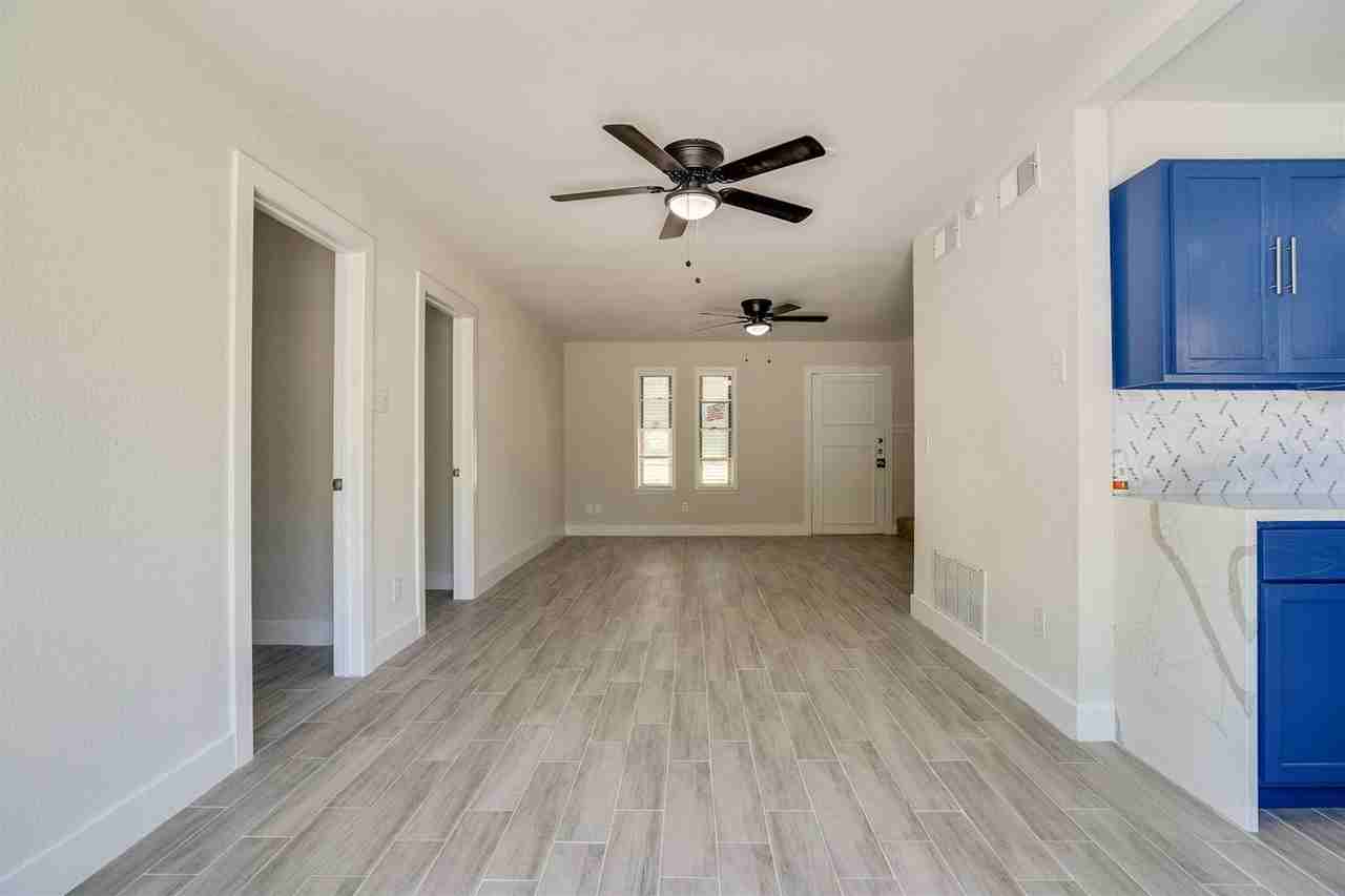 626 Arawe Cir W - Photo 2 of 27