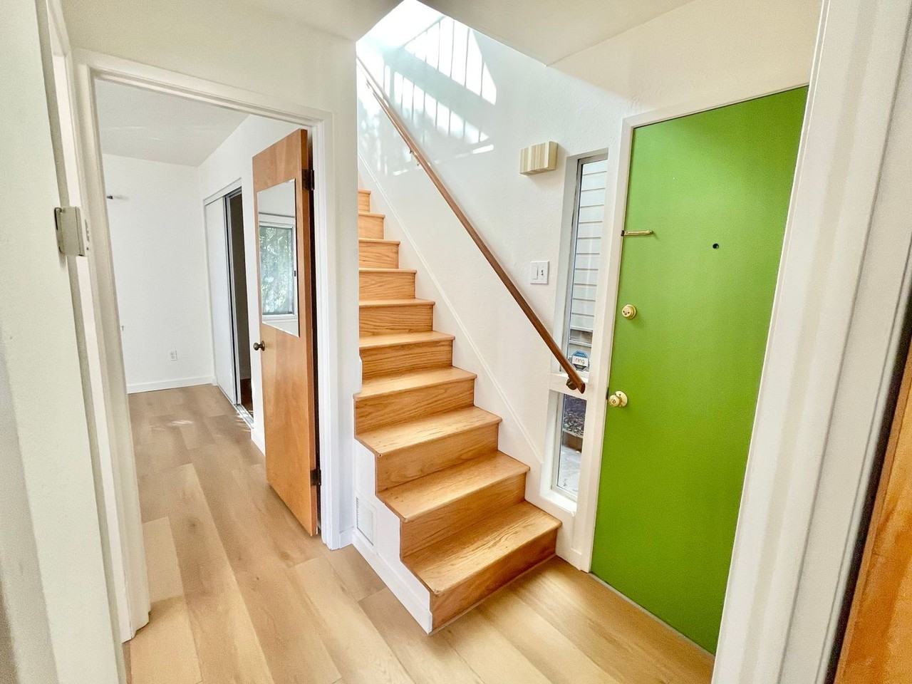 6 Joy St - Photo 3 of 28