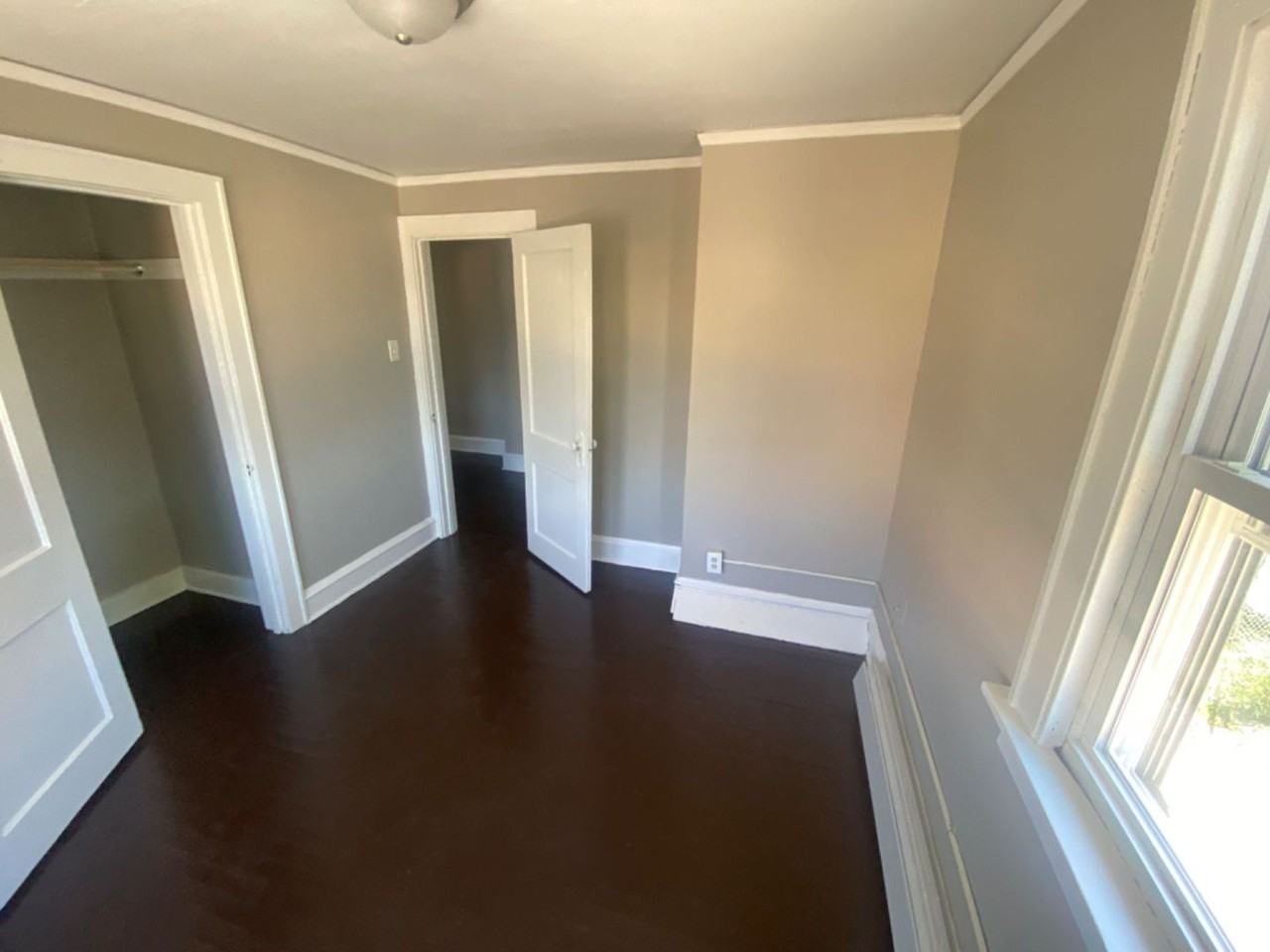 1521 W Keefe Ave - Photo 3 of 9