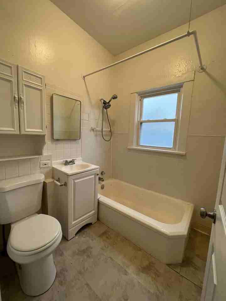 4123 Wirt St - Photo 3 of 9