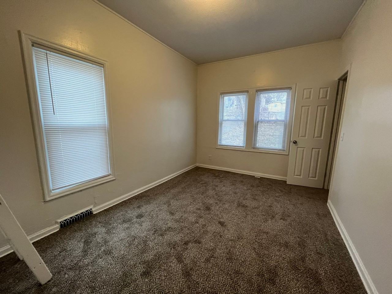 4123 Wirt St - Photo 4 of 9