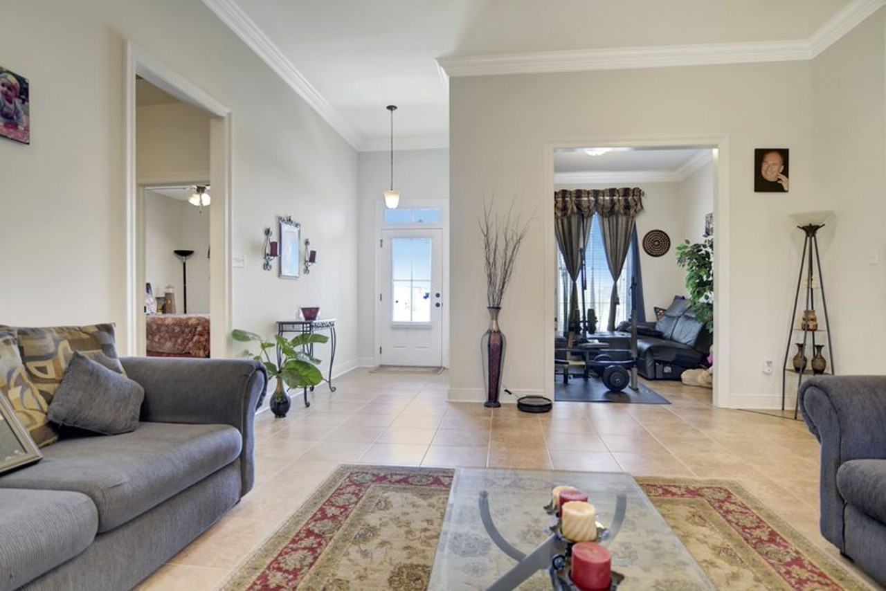 1908 Chandler Ave - Photo 2 of 10