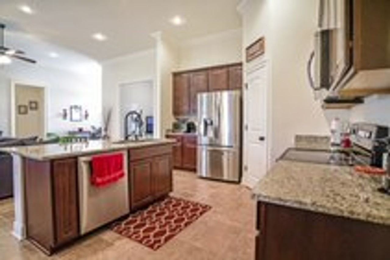 1908 Chandler Ave - Photo 3 of 10