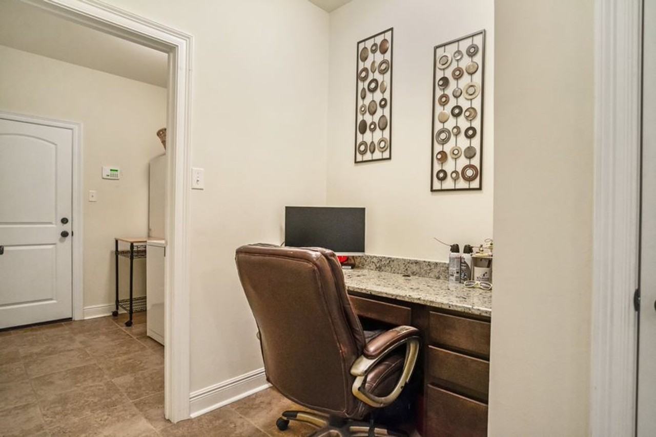 1908 Chandler Ave - Photo 4 of 10