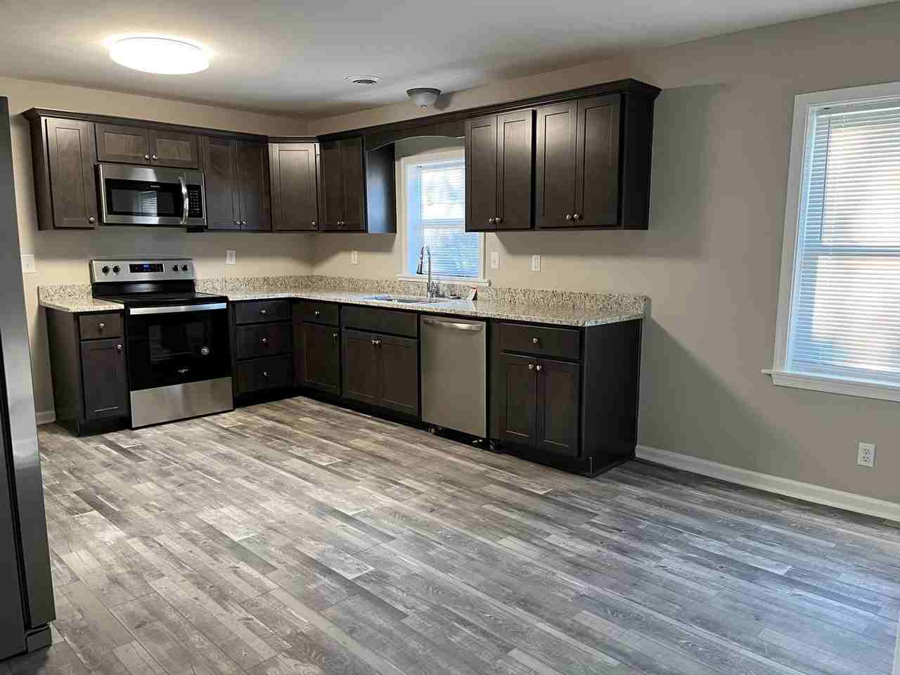 139 Jesters Ln - Photo 3 of 10