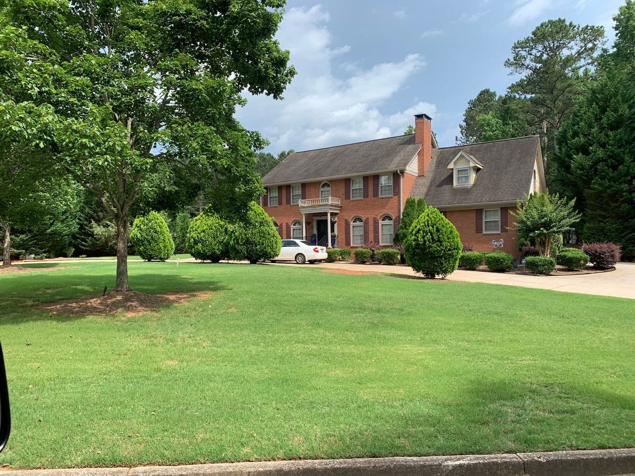 170 Roxboro Ct - Photo 3 of 17