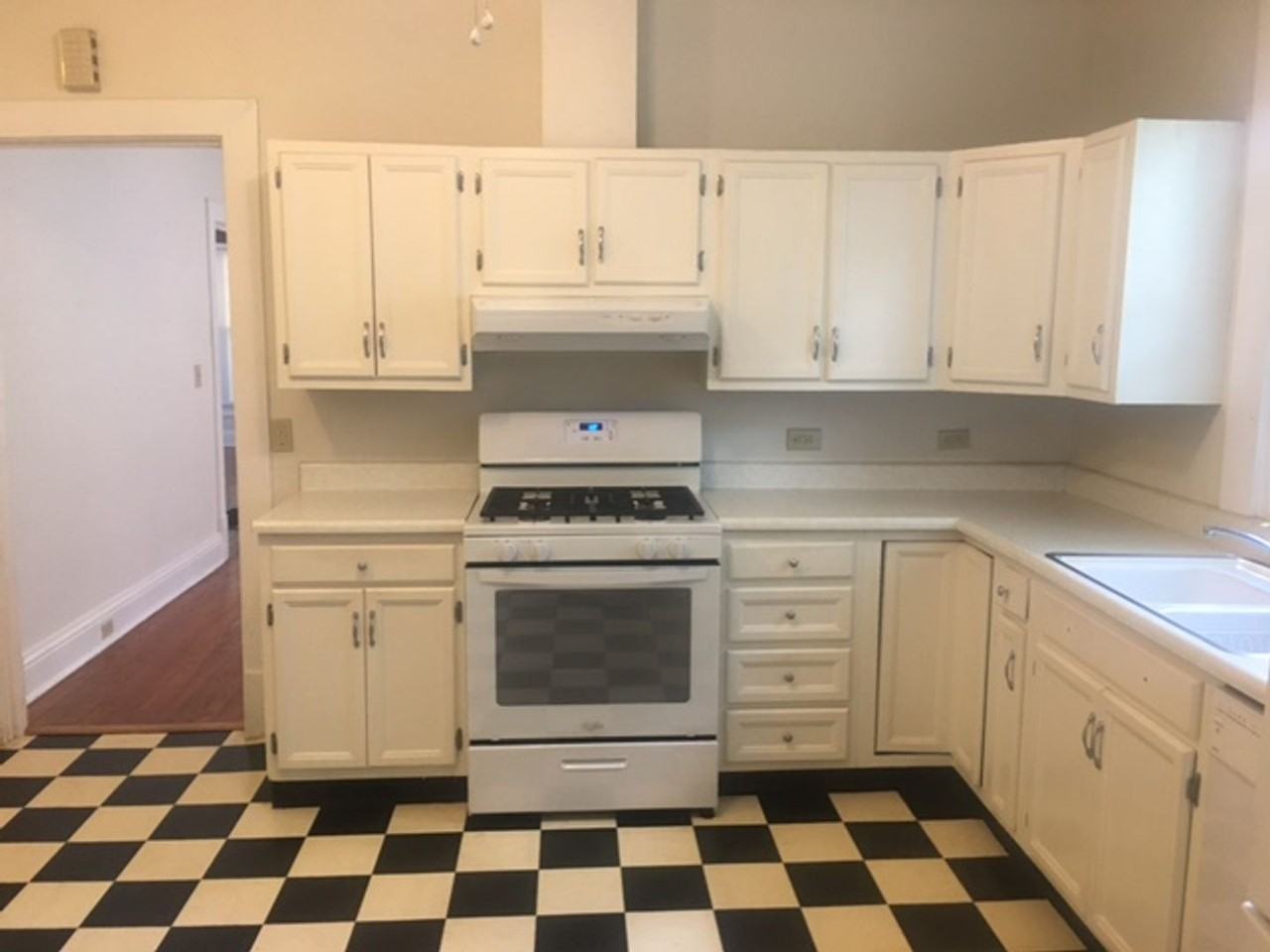 810 Aurora Ave - Photo 6 of 27