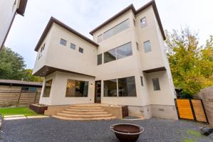 featured image of 716 Post Oak St