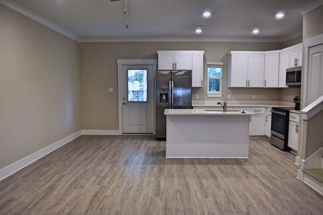 214 Date Palm Ln - Photo 5 of 33