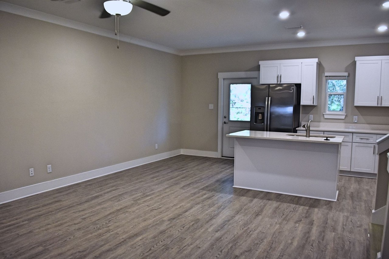 214 Date Palm Ln - Photo 4 of 33