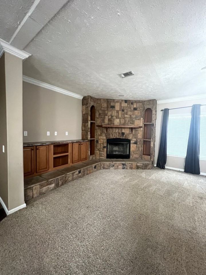 158 Spring Rd - Photo 5 of 20