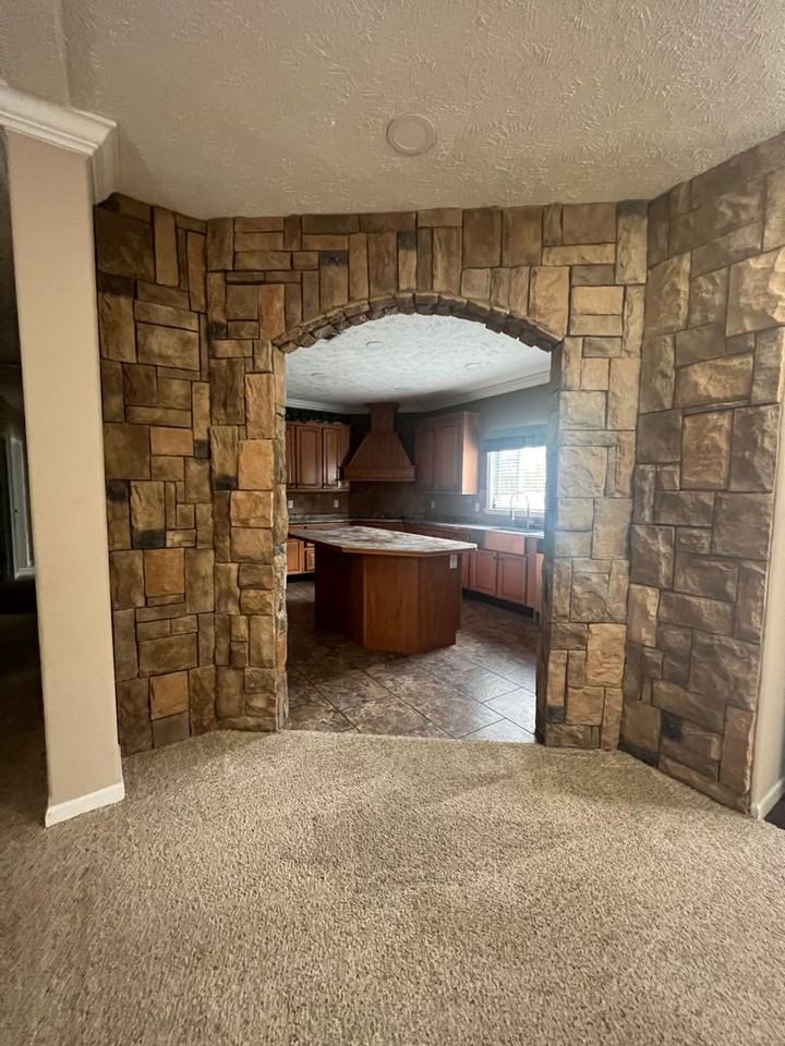 158 Spring Rd - Photo 6 of 20