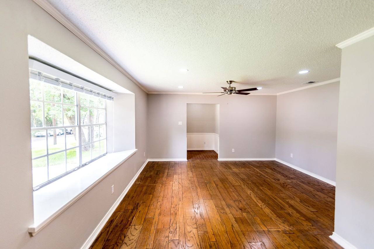 1825 Courtney Dr - Photo 3 of 19