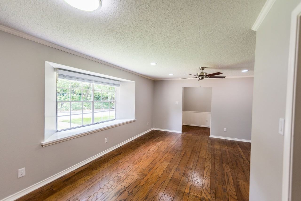 1825 Courtney Dr - Photo 4 of 19