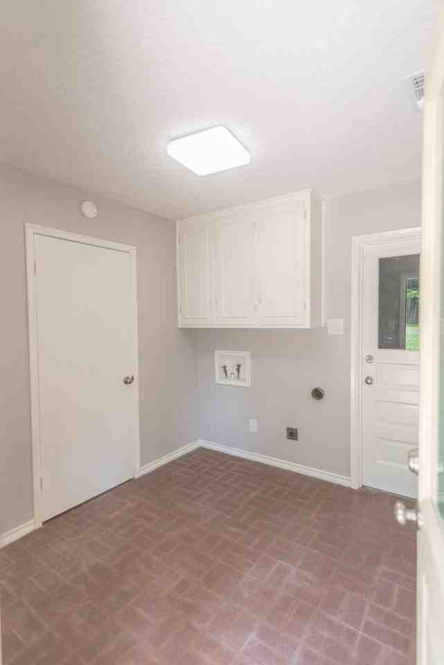 1825 Courtney Dr - Photo 5 of 19