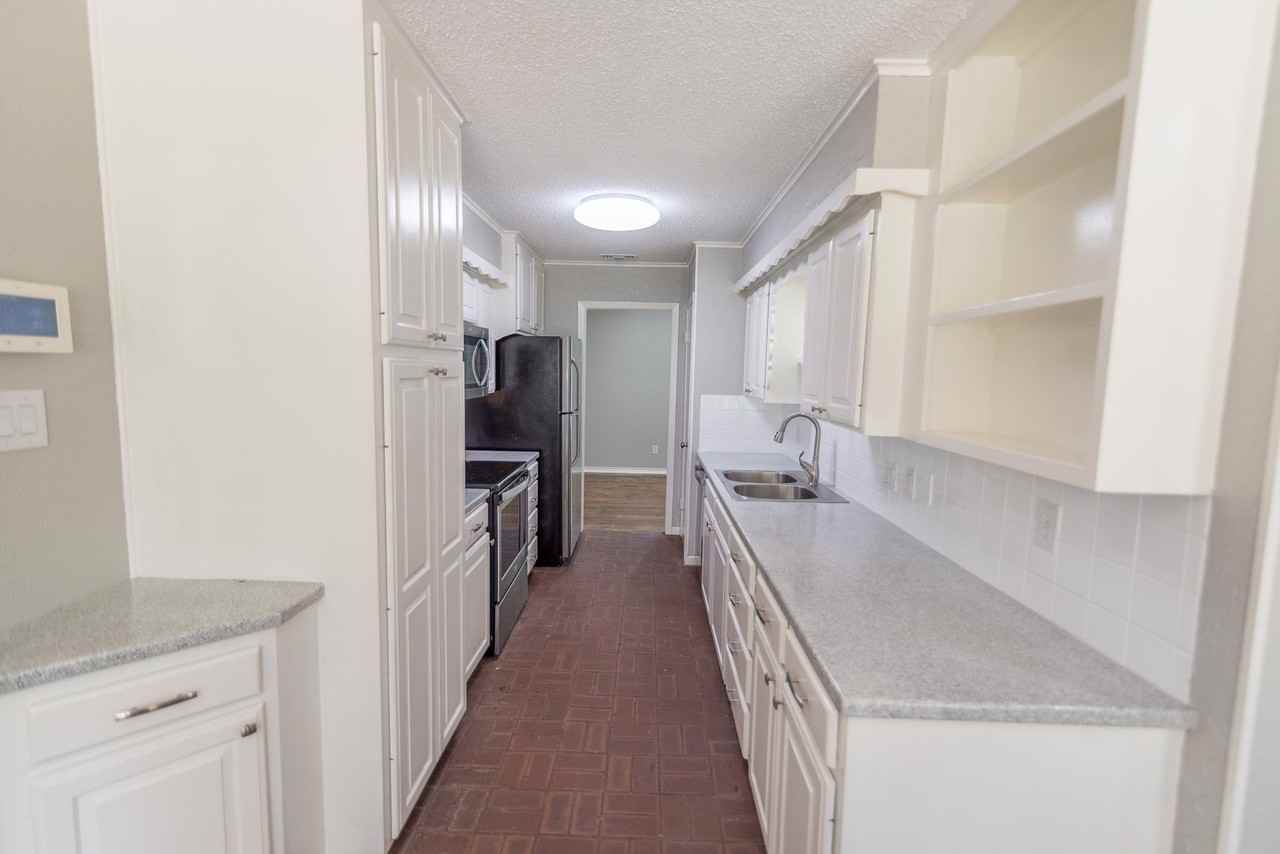 1825 Courtney Dr - Photo 6 of 19
