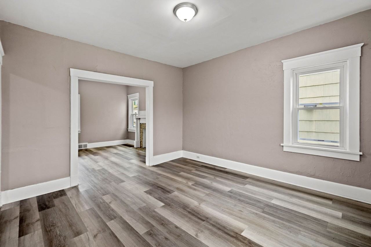 1108 Main St - Photo 5 of 26