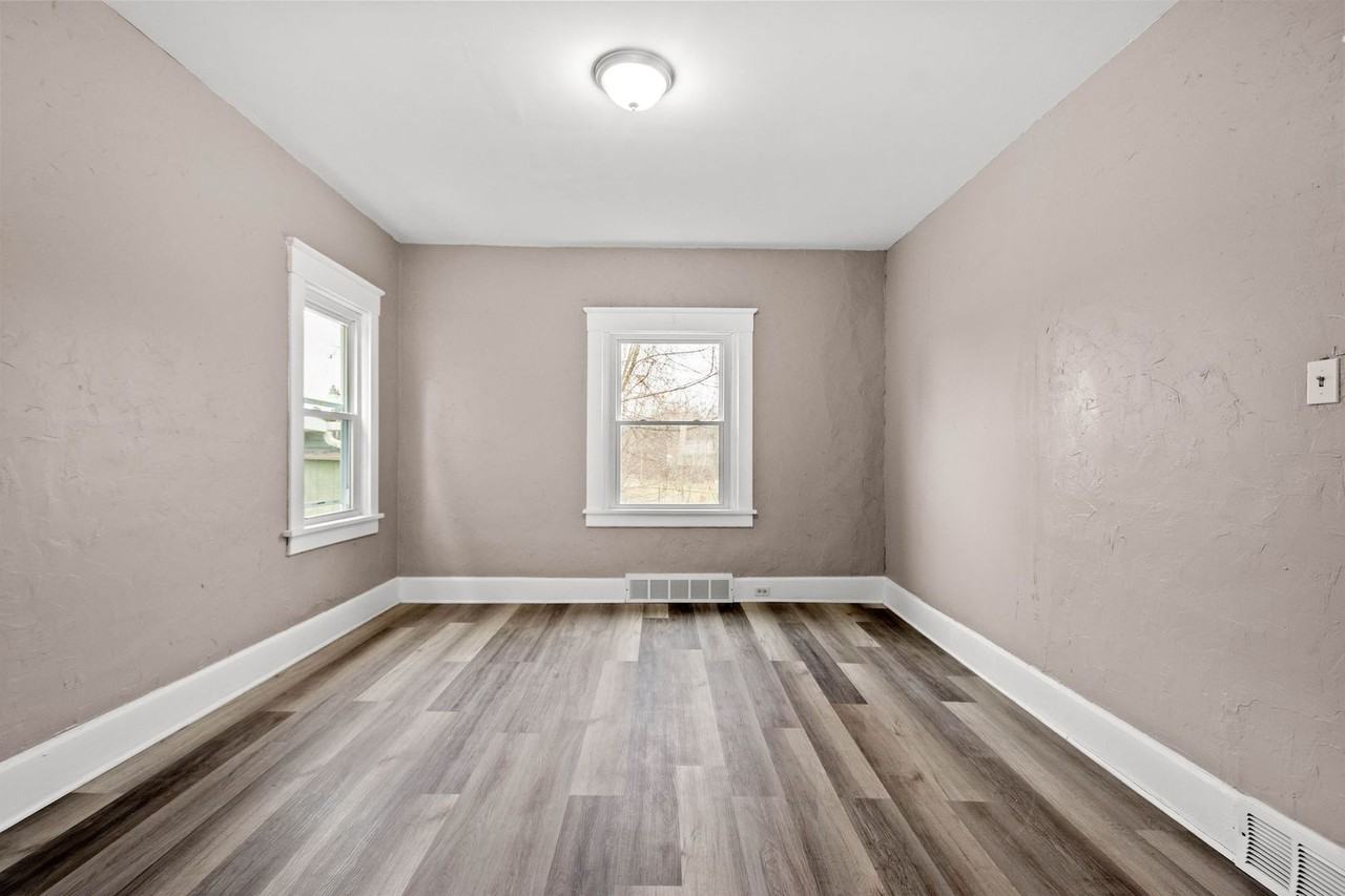 1108 Main St - Photo 6 of 26