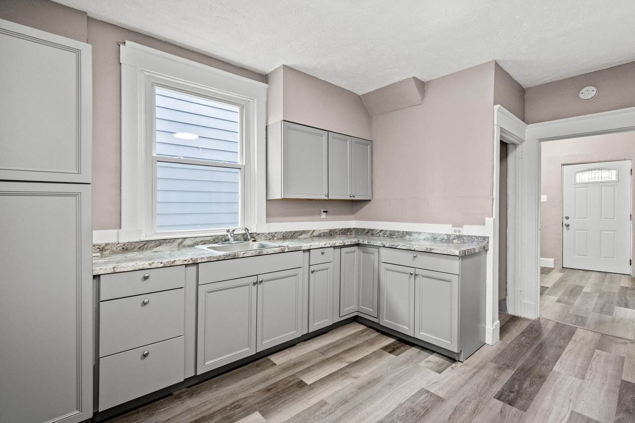 1108 Main St - Photo 7 of 26