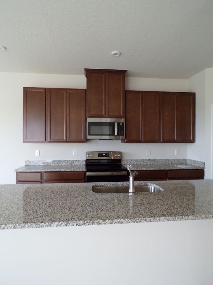 2048 Airedale Way - Photo 3 of 40