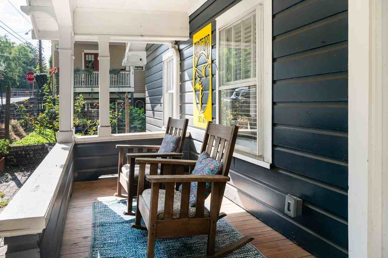 96 Flint St - Photo 2 of 36