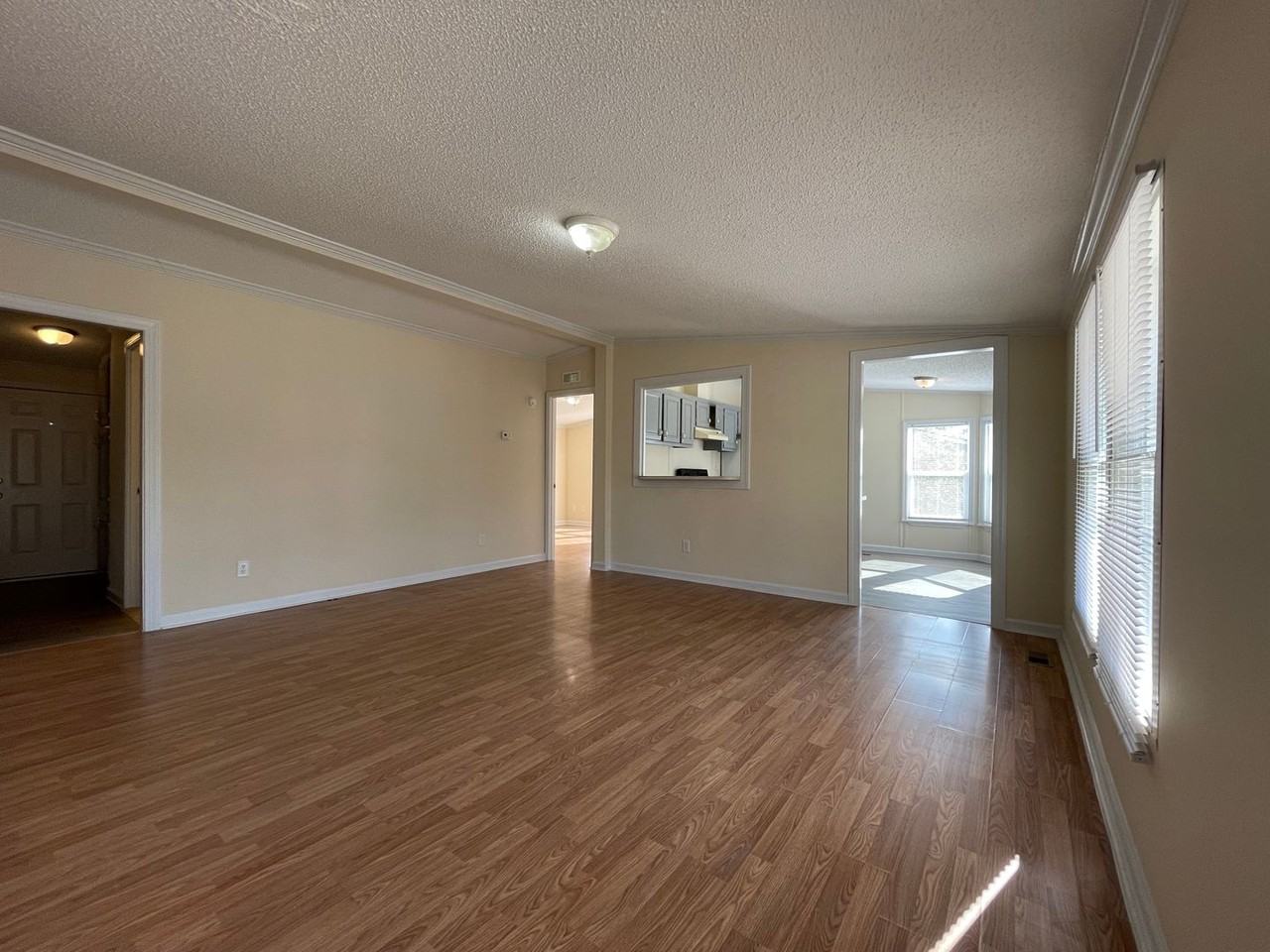 32 Liberty Ln - Photo 3 of 18