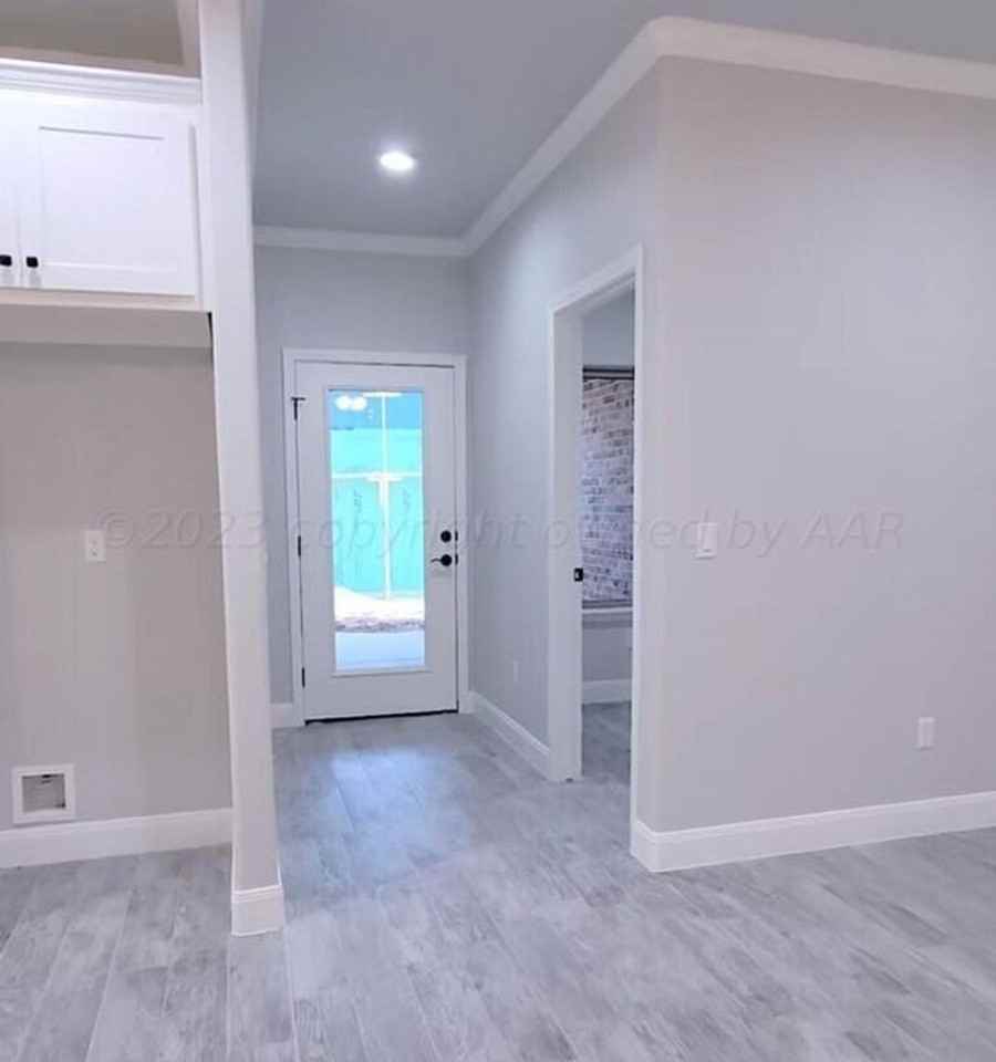 2800 Conner Dr - Photo 3 of 12