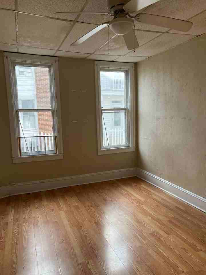 230 S Pitt St - Photo 3 of 8