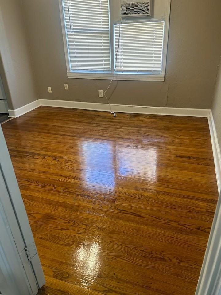 1121 1/2 N Bishop Ave - Photo 3 of 4