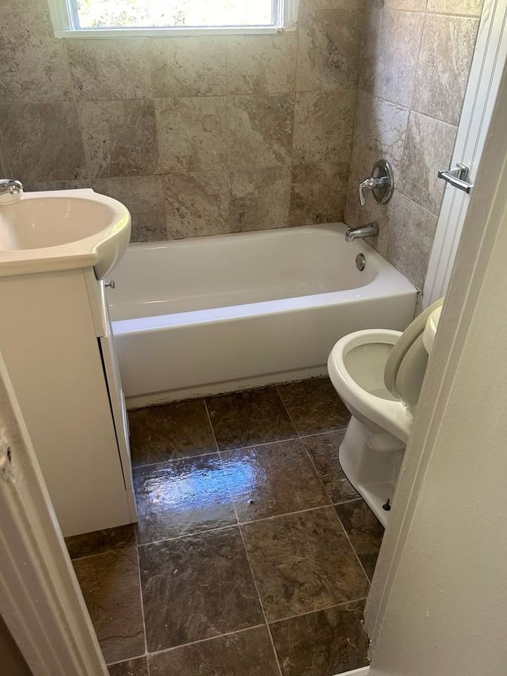 1121 1/2 N Bishop Ave - Photo 4 of 4