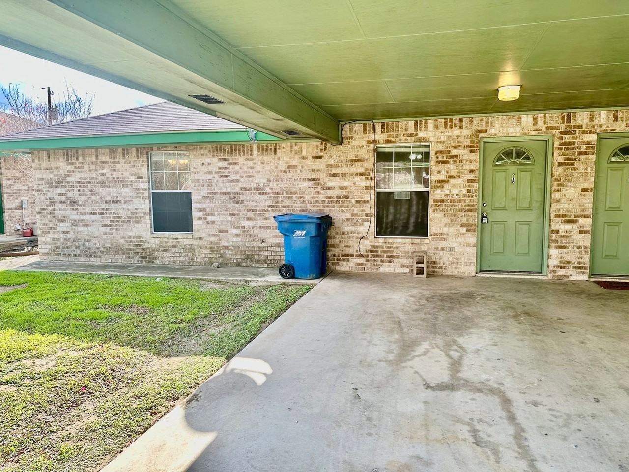 132 S Mansfield St #A - Photo 2 of 17