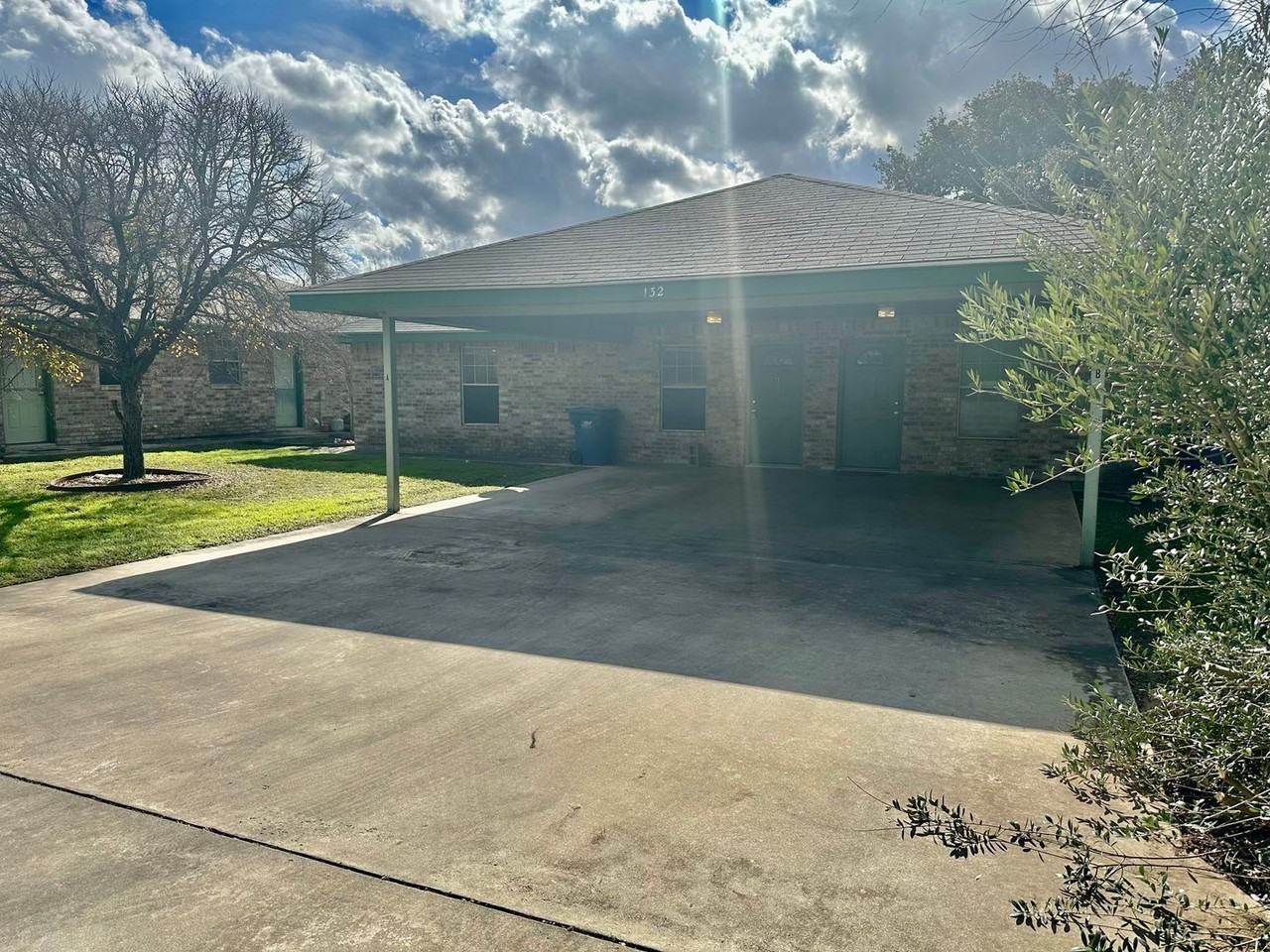 132 S Mansfield St #A - Photo 3 of 17