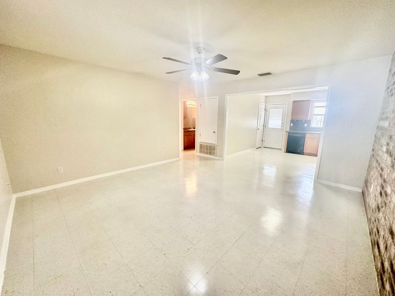 132 S Mansfield St #A - Photo 4 of 17