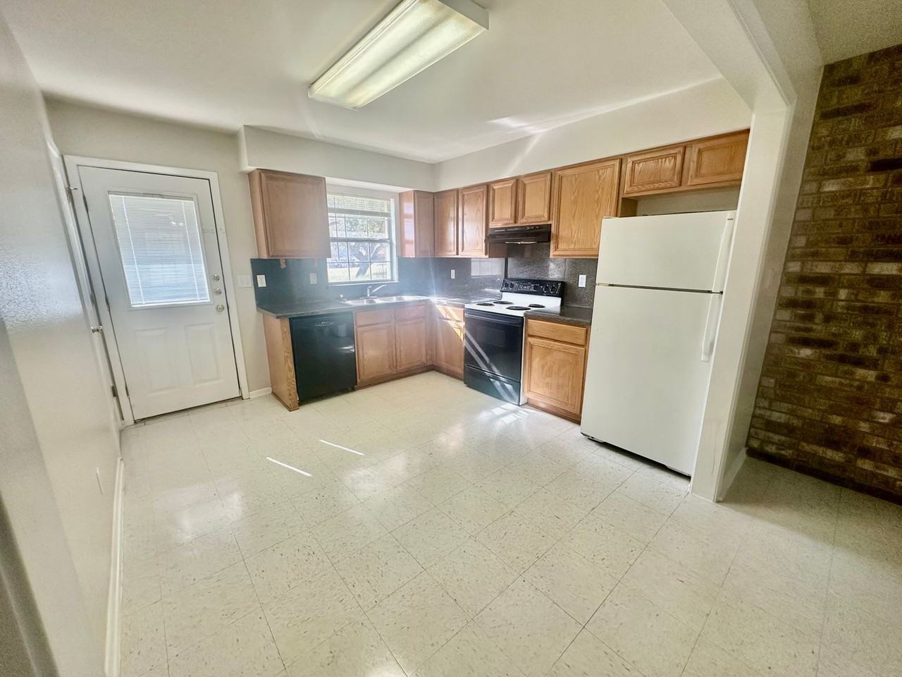 132 S Mansfield St #A - Photo 6 of 17