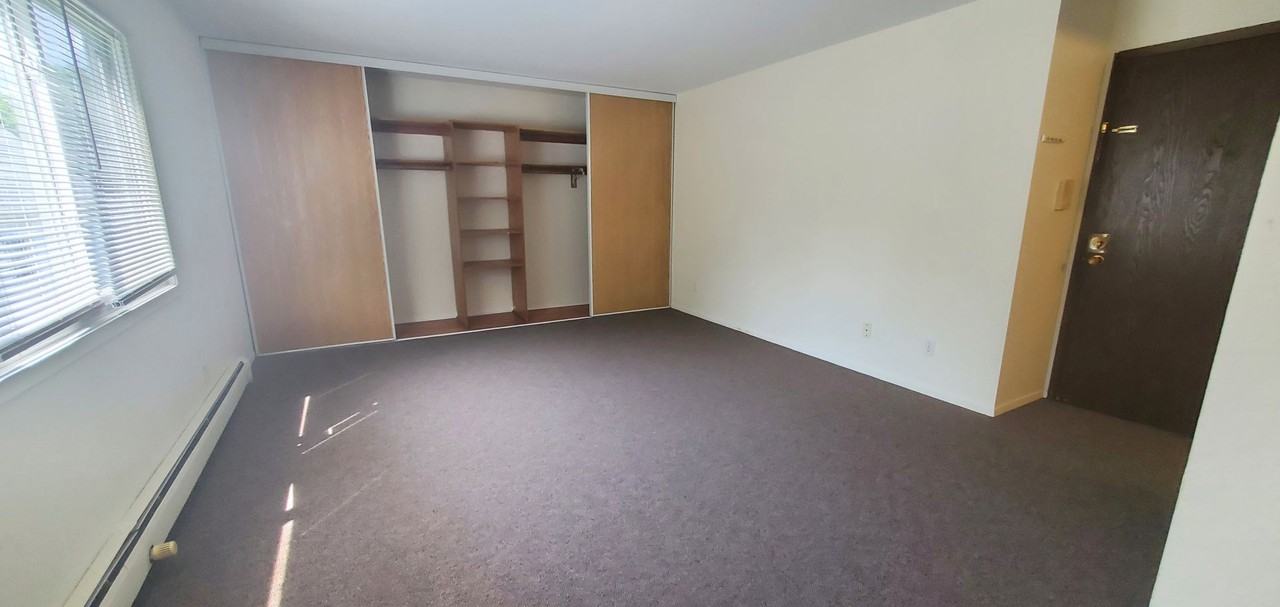 2190 Robbins St - Photo 2 of 10