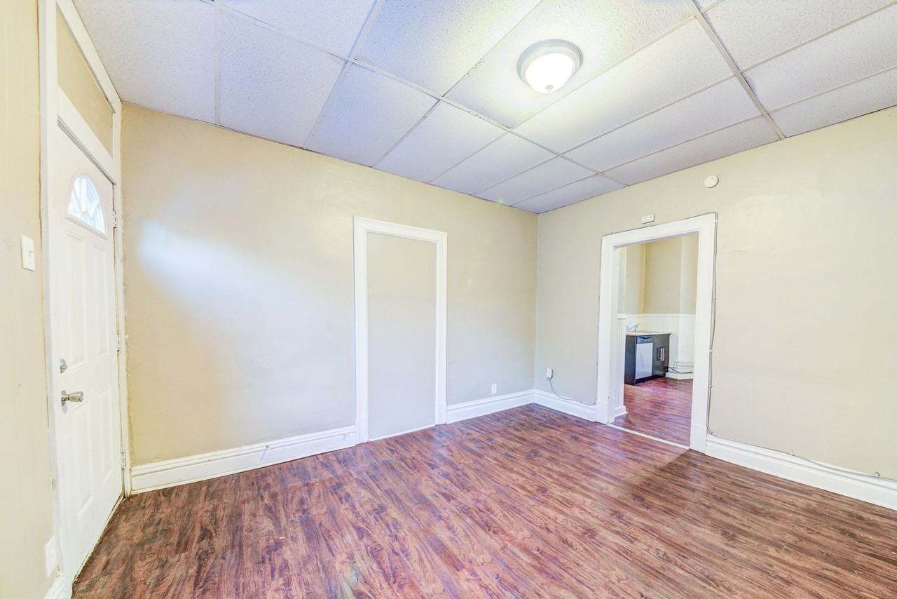 1927 Arlington Ave - Photo 2 of 11