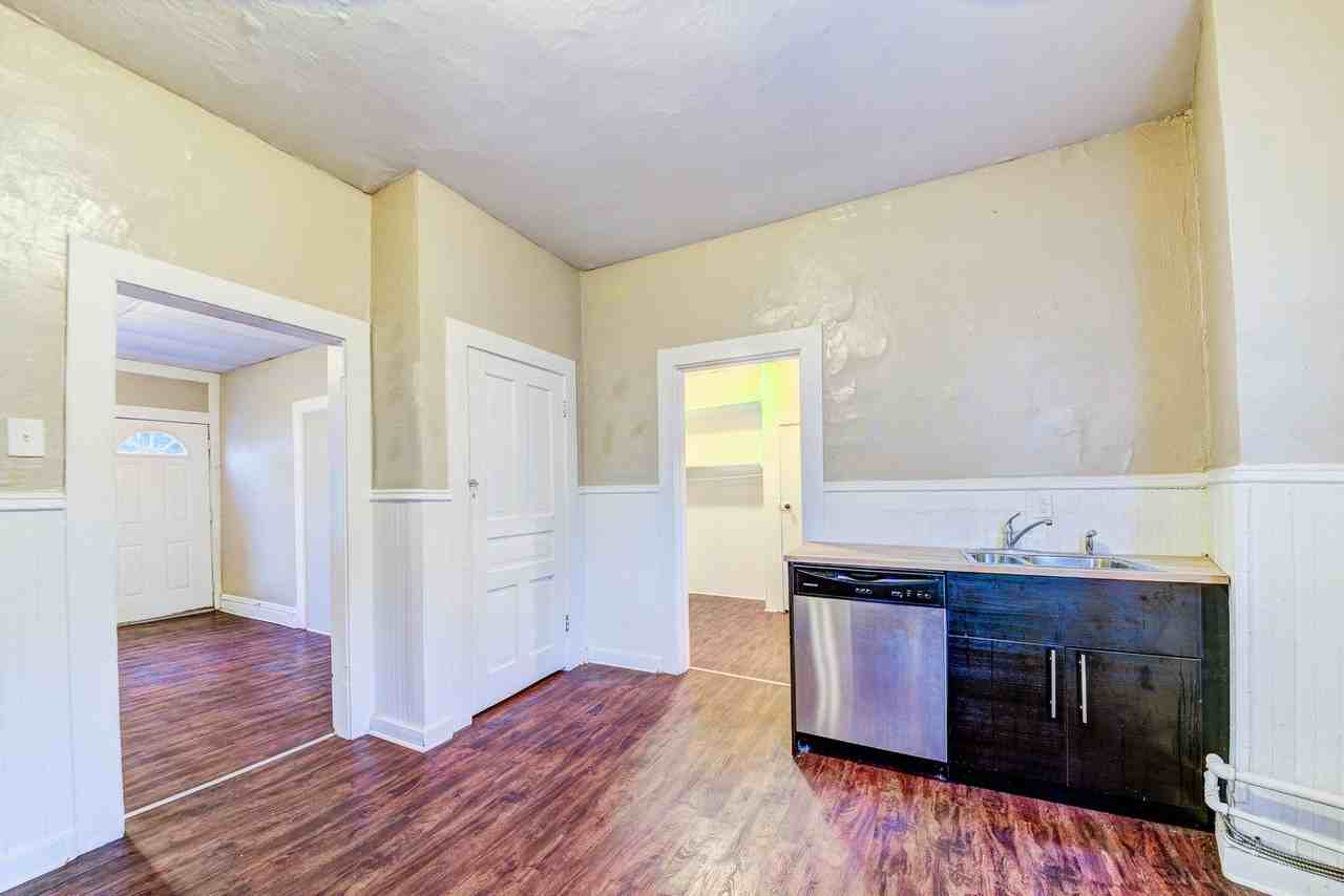 1927 Arlington Ave - Photo 6 of 11