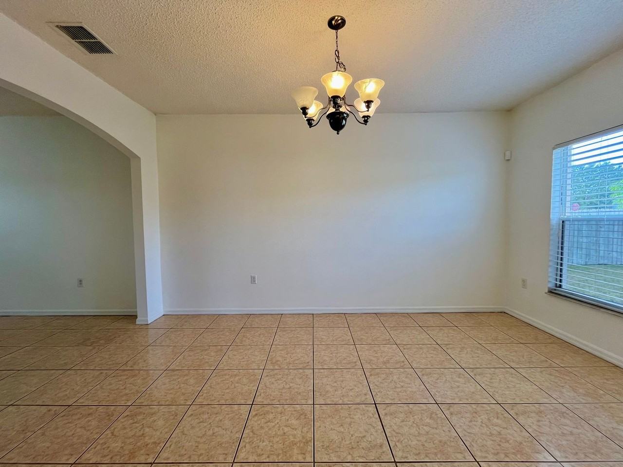 4445 Maple Chase Trl - Photo 4 of 23